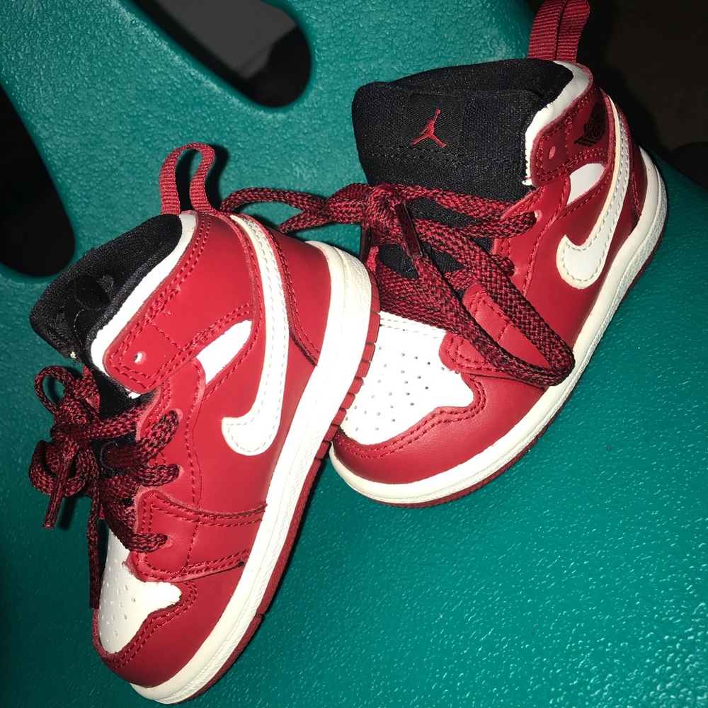Sneakers - Picture 3 of 8